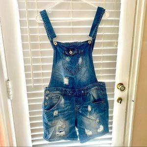 Trendy and playful Denim Overall Bid Shorts! Size 36 EU (size 6-8 US)